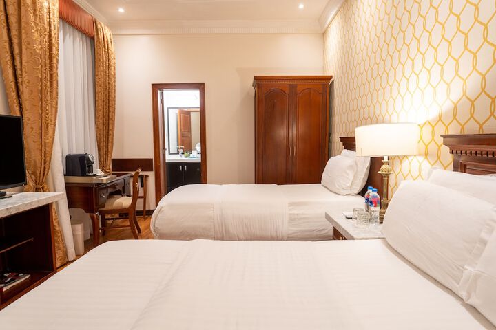 Room 25 of 132