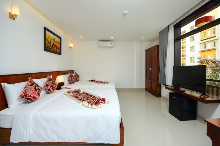 Room 3 of 28