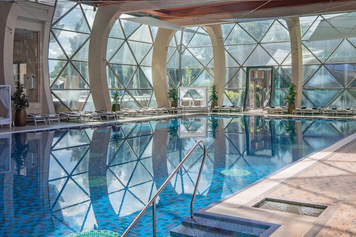 Pool 40 of 60