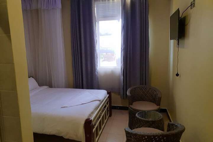Room 6 of 25
