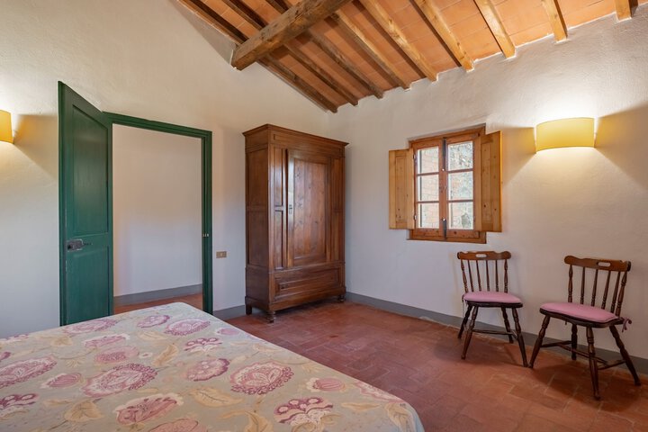 Room 5 of 284