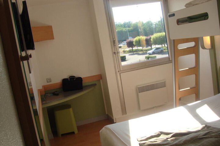 Room 12 of 36