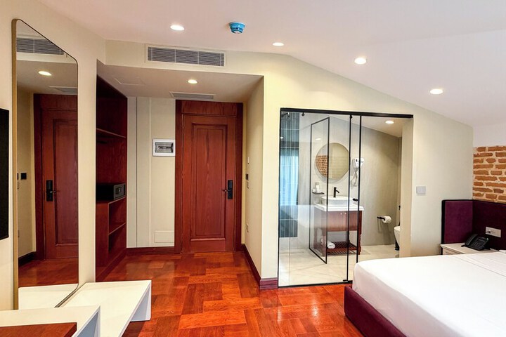 Room 38 of 96