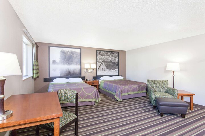 1 Queen Bed Mobility Accessible (6 of 10)