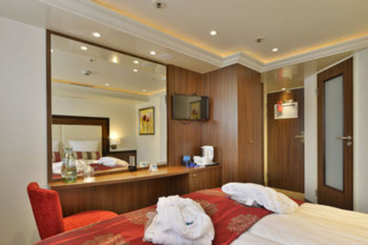 Room 54 of 80