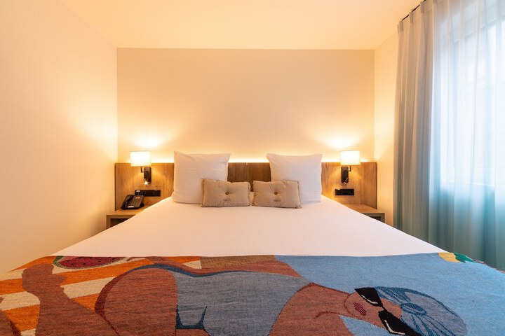 Room 6 of 45