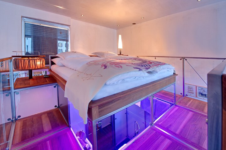 Room 15 of 65