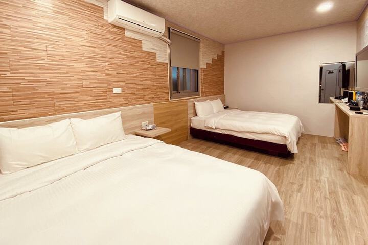 Room 22 of 38