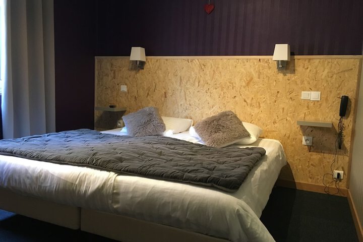 Room 3 of 91