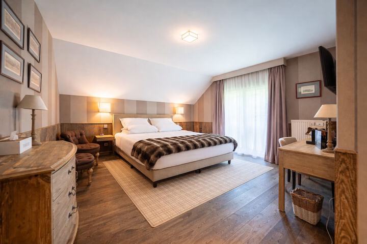 Room 4 of 60