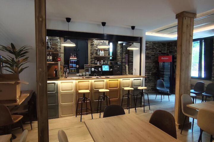 Dining 12 of 15
