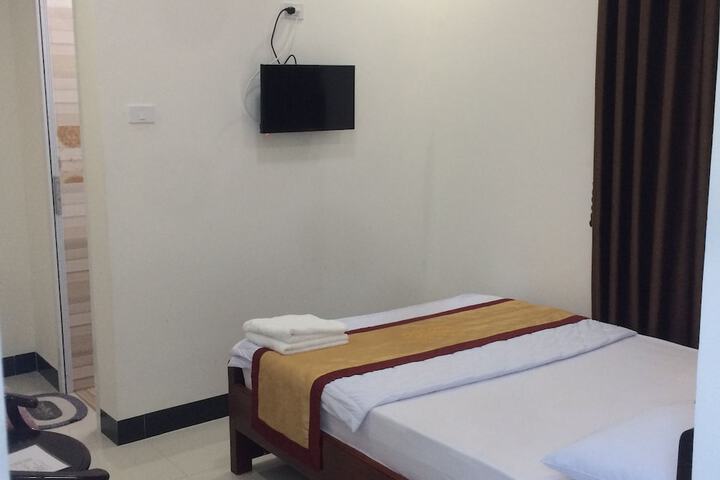 Room 12 of 32