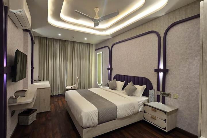 Room 6 of 22