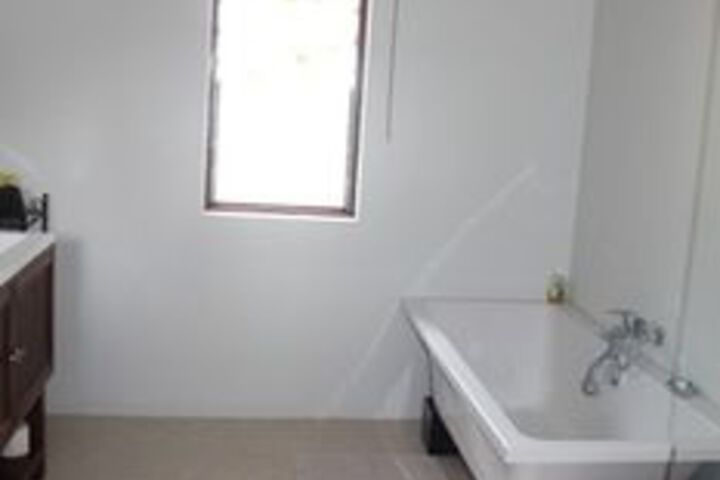 Room 2 of 10