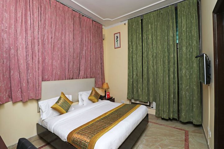 Room 16 of 18