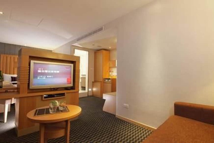 Room 22 of 39