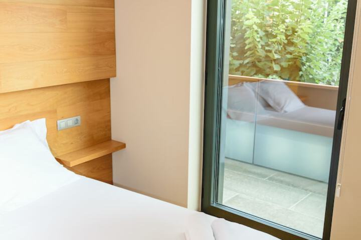 Room 4 of 90