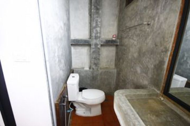 Room 4 of 33