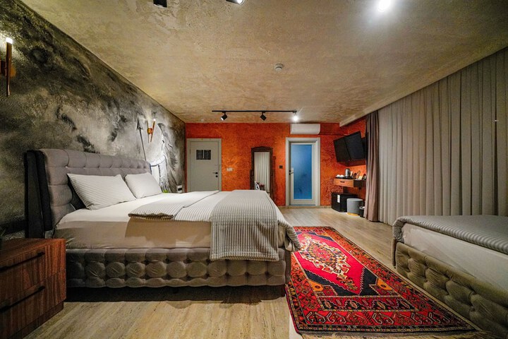 Room 69 of 244