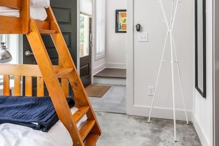 Room 4 of 28