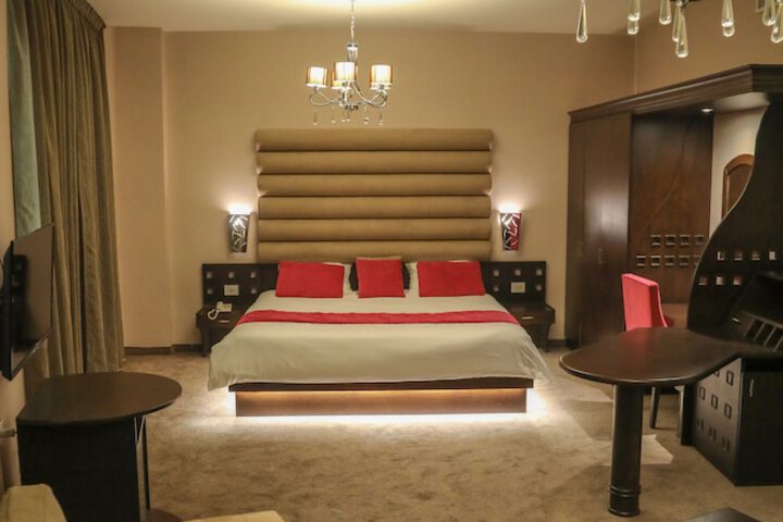 Room 10 of 20
