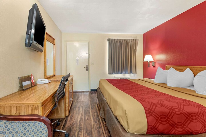 1 King Bed (6 of 6)