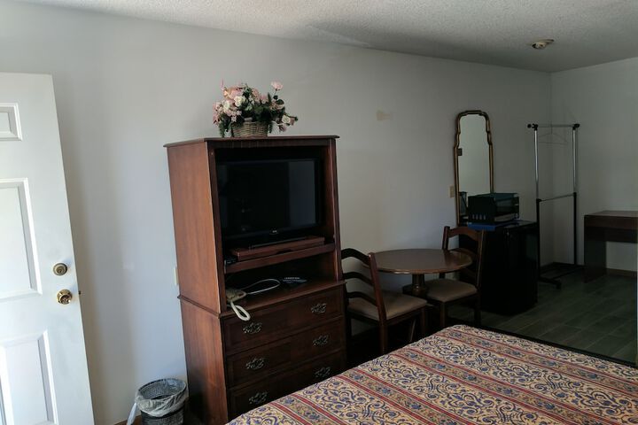 Room 9 of 32