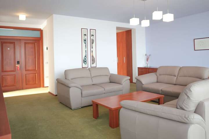 Room 19 of 34