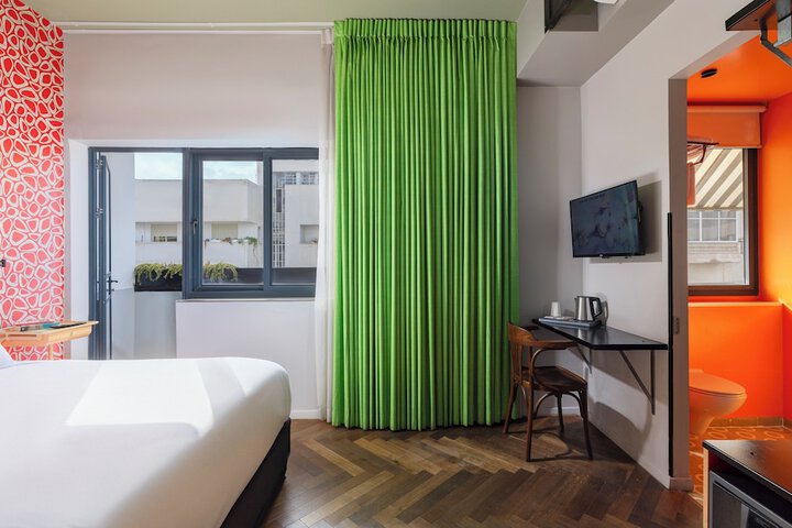 Room 21 of 64