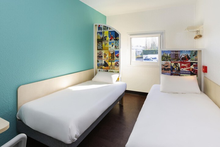 Room 17 of 40