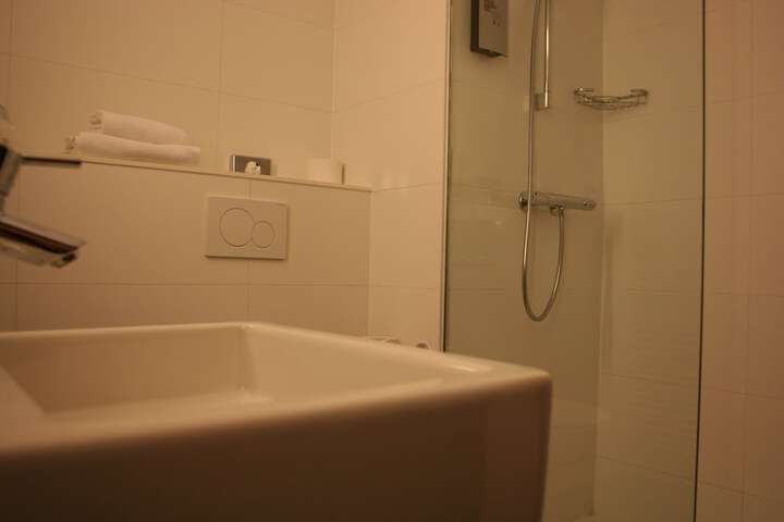 Room 14 of 36