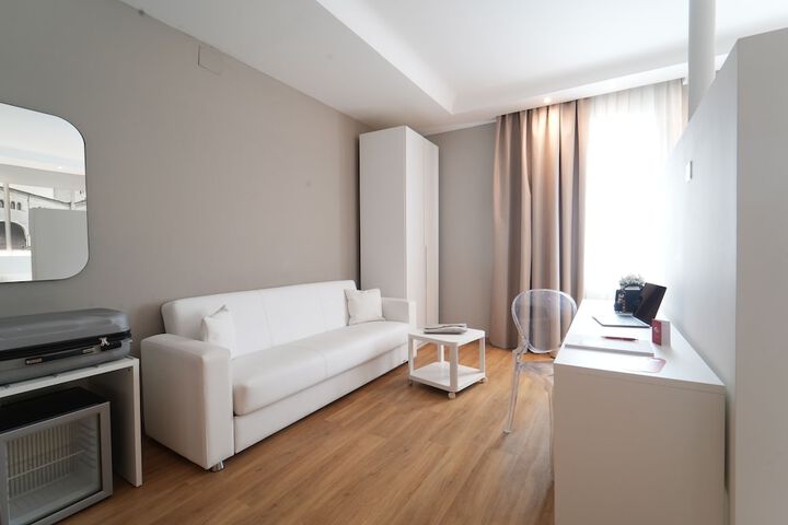 Room 17 of 41