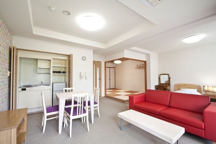 Room 8 of 24