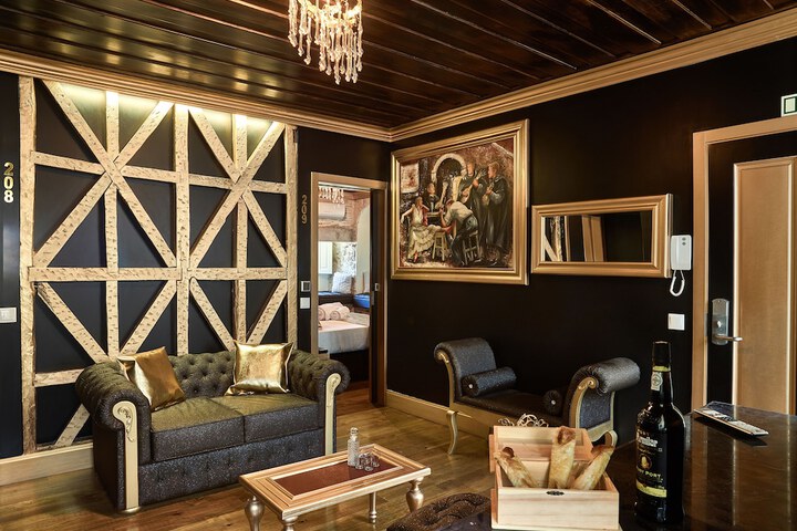 Room 27 of 43