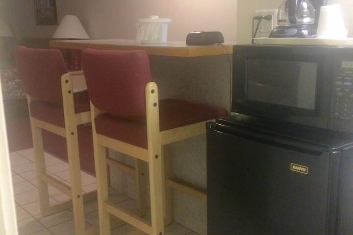 Room 4 of 10