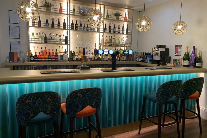 Lounge 16 of 20