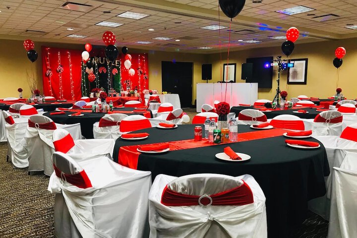 Ballroom/Hall 24 of 32