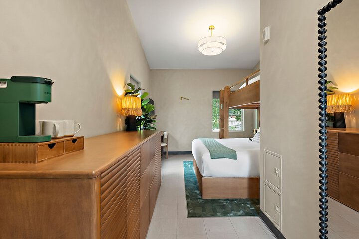 Room 12 of 73
