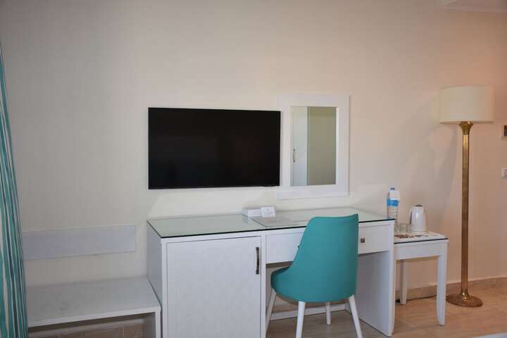 Room 12 of 50
