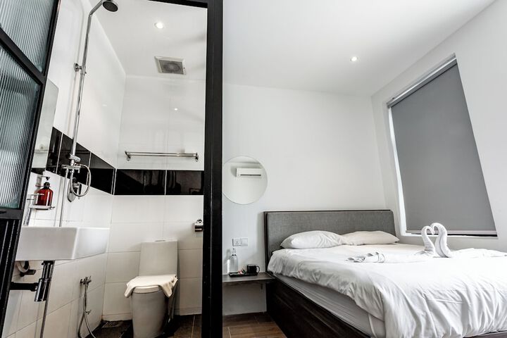 Room 12 of 18