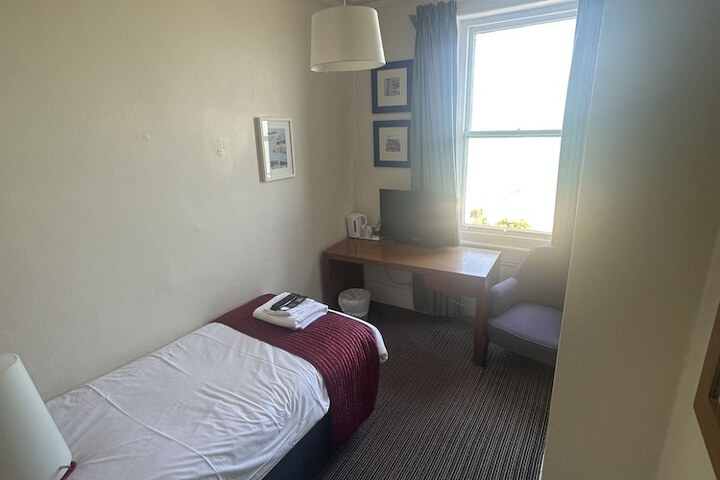 Room 12 of 65