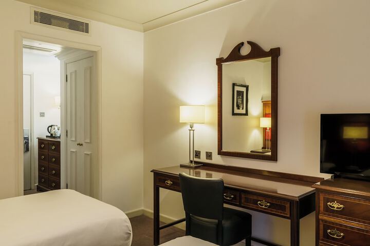 Room 8 of 124