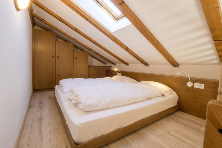Room 4 of 34