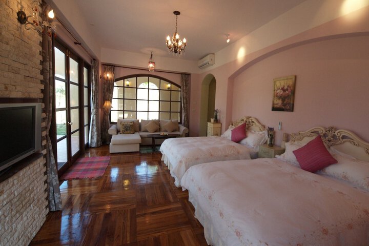 Room 7 of 99