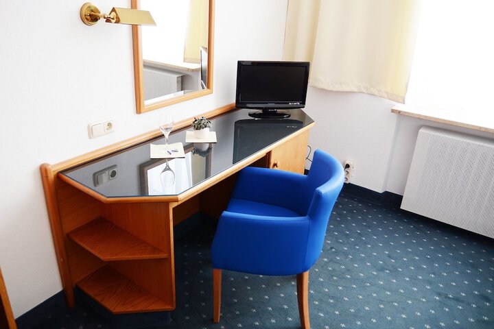Room 11 of 23