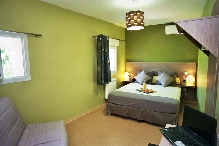 Room 15 of 32