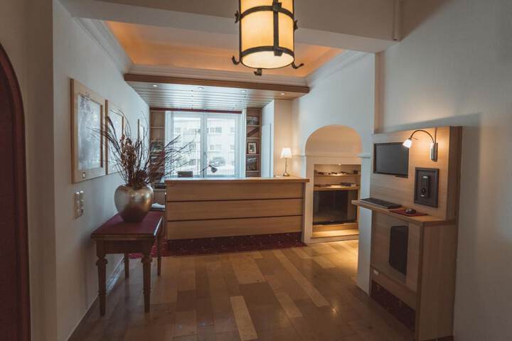 Entrance & Lobby