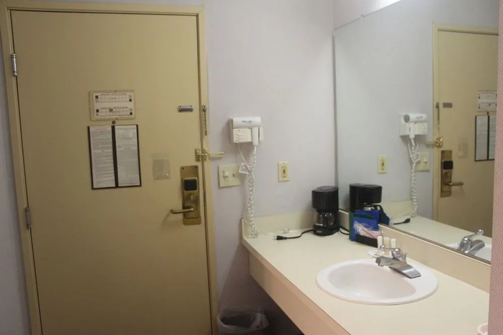 Room 8 of 20