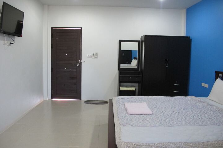 Room 8 of 38