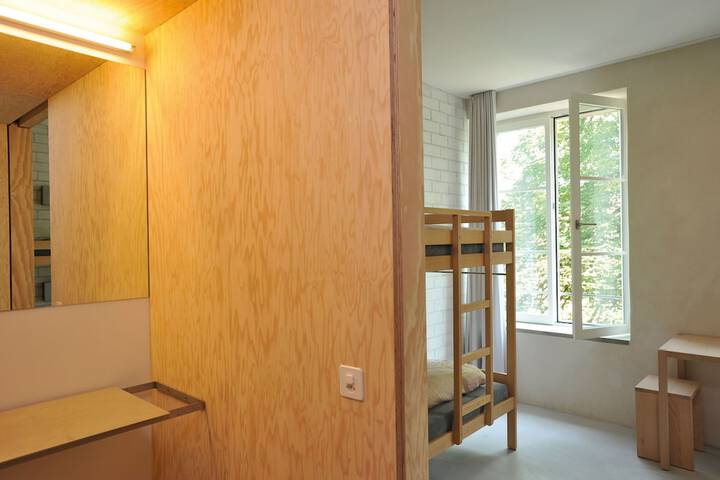 Room 13 of 39